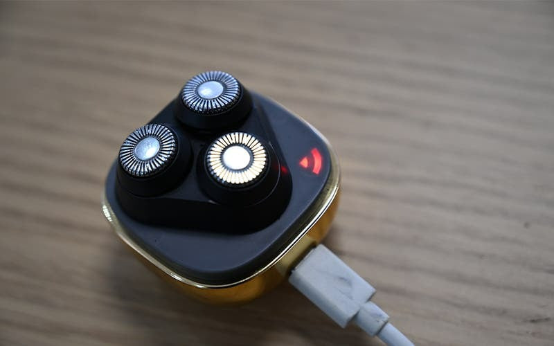 超小型・高性能シェーバー CUVER(キューバー)
